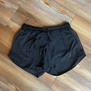 Lululemon Hotty Hot Short Lined 4”